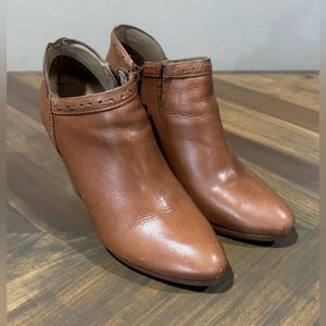 Jack Rogers | Classic Women's Tan Leather Wedge Emery Ankle Boots Sz 8.5